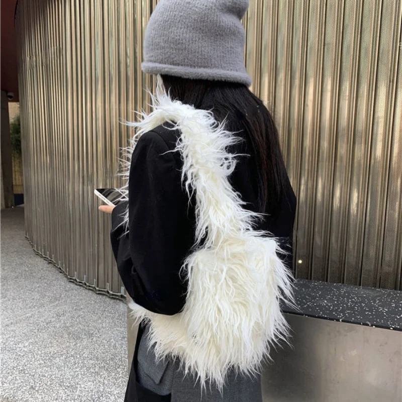 Sevimli Faux Kürk kadın Tasarımcı omuz çantaları Kış Moda Bayanlar Koltukaltı Çanta Düz Renk Yumuşak Peluş Kadın çanta çanta