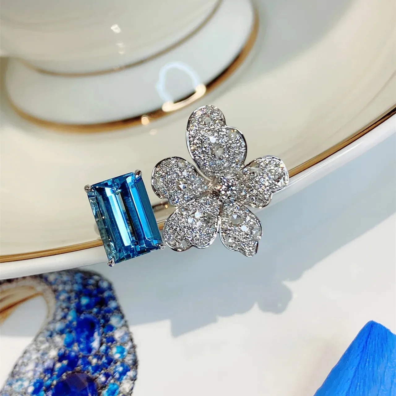 Narin Zarif Çiçek Yüzük Çatalak Yastık Kesim Mavi Kübik Zirkonya Gümüş Renk Düğün Bantları Moda Parti Takı Görüntü 1 