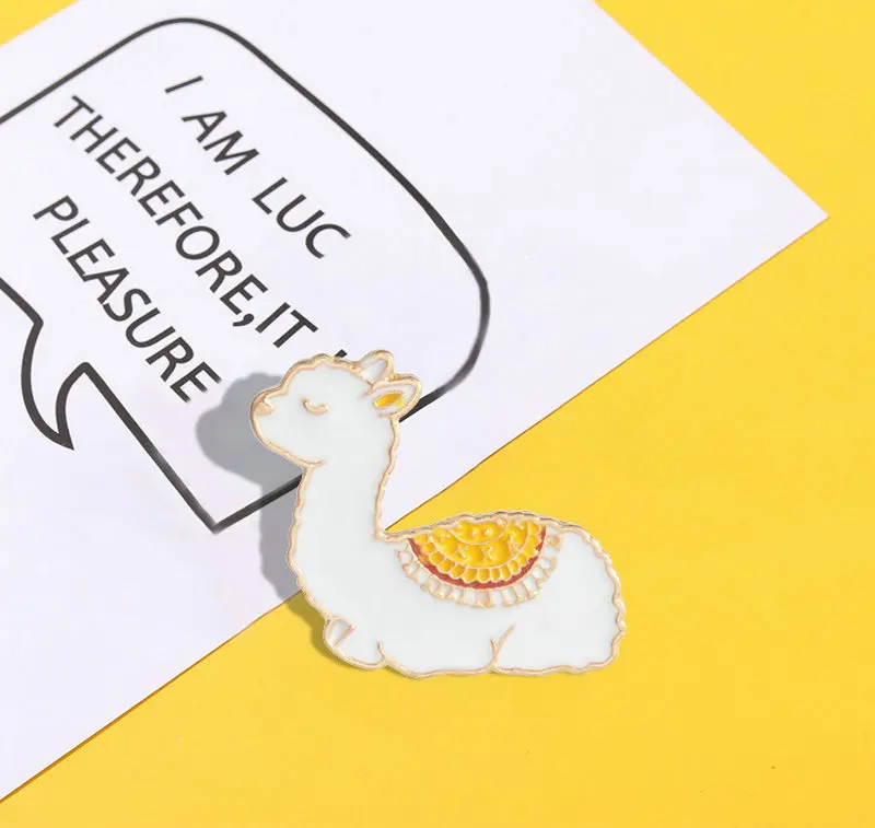 10 ADET / GRUP Sevimli komik hayvanlar emaye pin Lama ördek tembellik koyun rozeti broş Yaka pin Denim Kot gömlek çanta Karikatür Takı